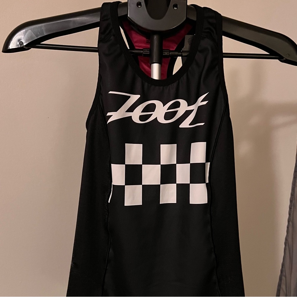 ZOOT Triathlon Racer Back Top with built in sports bra. Size XS.